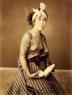 ultra-beardedgentleman:  Tattooed Japanese Woman late 1800s 