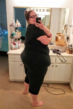 miss-maela:  kennethdog:  miss-maela:  I walked past a bunch of mirrors today and just couldn’t even. I’M SO FUCKING CUTE AND CURVY!!!  I’ve to see your pussy  Yeah, no.