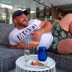 jimbibearfan:  gato-loco:  Lounging while having cocktails and reading Brecht. Fantastic!  The new “most interesting man in the world” 