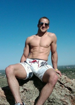touchmycokk:  fraternityrow:  halfway through the hike he stopped and said this was a good place to get blown. I had a feeling he had been here before :)  Sexy 