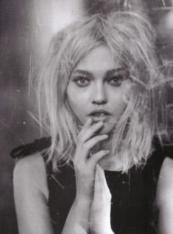 SASHA PIVOVAROVA PHOTOGRAPHY BY PAOLO ROVERSI STYLED BY PANOS YIAPANIS PUBLISHED IN VOGUE ITALIA OCTOBER 2008