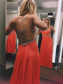 kindofgroovy:  whutehva:  0rach:  gravitysex:  Found my prom dress :D  OMFG LIZZE… THAT PROM DRESS LOOKS AMAZING ON YOU!  You’re perfect omfg. Lizzie omfg 😍