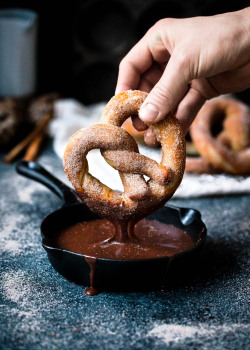 sweetoothgirl:  GIANT CINNAMON SUGAR PRETZELS WITH HOT FUDGE DIPPING SAUCE     Yes, that happened.