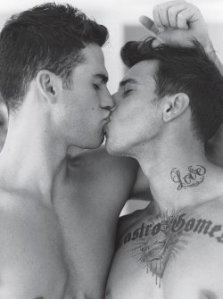 forcuriousguys:  Saville Dorfman and Castro Gomes kissing. Follow Guy Curious for more like this!