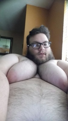 smother-me-in-ur-blubber:  So hot for this sexy fat boy. Adorable face. Amazing huge tits that I want to lick, suck and squeeze. Massive blubber belly I would love to bury my face in.  #daytonasgonnathrillyou   Them&rsquo;s some perky moobs