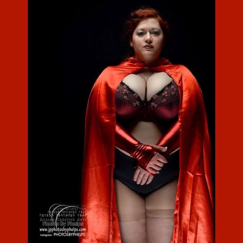 So it’s Tuesday and we know what that day is allllll about lol so since it’s the month of costumes this will be about cleavage and costumes. the Model is @karielynn221979  who’s a very Busty superheroine . #cape #cleavage #voluptous #photography