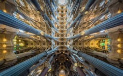 modernizing:  Sagrada Familia Perspectives by Clément Celma.   I had no idea this was getting so complete!  Wow!