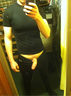 bigdickevan:  Gotta wear all this compression clothing to combat this cold weather..  Hope my dick doesn’t shrivel up ;)  Bigdickevan.tumblr.com