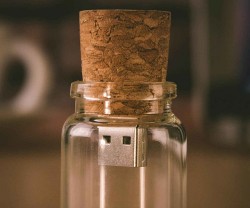 stuffguyswant:  Message in a Bottle USB Flashdrive Send a message in a bottle in true geek fashion with this adorable message in a bottle USB flash drive. It provides all of the romanticism of the classic letter in a bottle formula but is capable of stori