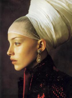 80s-90s-supermodels:  “Infanta Style”, Vogue Italia, September 1997Photographer: Paolo RoversiModel: Rachel Kirby 