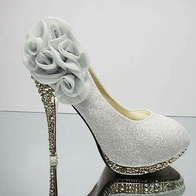 Red wedding shoes with rhinestones