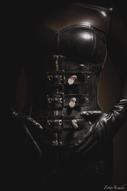 fotoarcade:  rubber corset with locking buckles over a latex catsuitDecember 2015