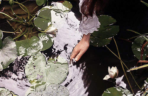 everdeen:“Are you making this magic?” “No. You are.”  The Secret Garden (1993), dir. Agnieszka Holland
