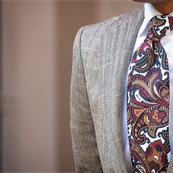 mnswrmagazine:  Details… By @danielre || MNSWR style inspiration || www.MNSWR.com  I like the tie. And ion even wear ties