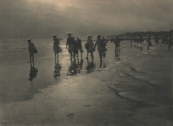 pierrotgourmand:  La brise - Photographie de Leonard Misonne ( 1870 -1943) - Belgique, 1926. source http://www.keithdelellisgallery.com/ 