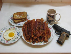 yungbasedblogger:  no:  peterpayne:  According to the Internet, this is what Europeans think breakfast in America is like.   where are the pancakes  and the waffles