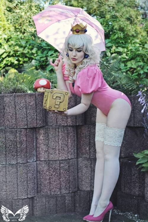 Sexy princess peach cosplay