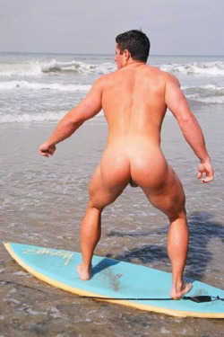 menandsports:  nude surfer man