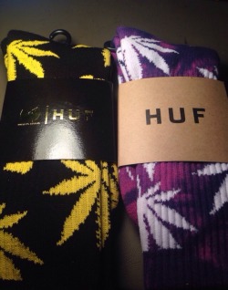 bonglife420:bonglife420:bonglife420 &amp; onehitlater GivewayRULES Must be following bonglife420 and onehitlaterEach reblog counts as an entry and you can reblog as much as you want (likes don’t count). Winner gets:2 pairs of HUF socks (wu tang &amp;