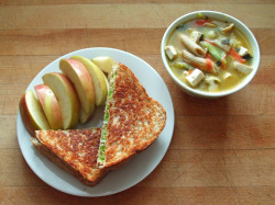 styleyourbody:  i-want-abs-not-flabs:  garden-of-vegan:  fuji apple, grilled avocado, green bell pepper, and onion sandwich on whole wheat, vegetable tofu noodle broth soup (vegetable broth, zucchini, carrot, nori, whole wheat penne noodles, and soft