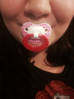 lilprincesssierra:  Daddy picked out my paci for me tonight. I love when he helps me. :)