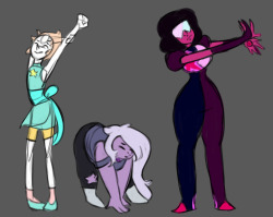 houndork:  the gems stretching! why? idk.I LOVE HOW PEARL AND AMETHYST TURNED OUT, BUT NOT SO MUCH W GARNET D: im not used to her body type yet. i need to practice her hardcore &gt;:O SHE MUST BE PERFECT….