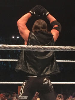 rwfan11:  Hands up.….now pop that booty!