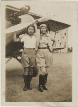 twostriptechnicolor:  indypendent-thinking:  1932, Chinese-American pilots Hazel Ying Lee and Virginia Wong (via You May Not Know About The First Chinese Americans, But You Should) 