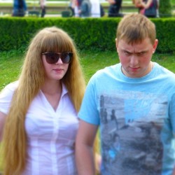 #Peterhof. #Moments &amp; #portraits 9/37  #portrait #girls #boys #girl #boy #couple #faces #face #longhair #hair #sunglasses #blonde #white #blue #colors #colours #park #walk #spb #StPetersburg #Russia #russian #russiangirl