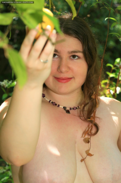modelkatrinawhite:  Photo taken by Corvid Model: Katrina White From: “Garden Serenity” on Zivity.com Click the photo to see the full set… P.S. This is a super old set that never got released so if I look a bit younger in this photo, it’s cuz I