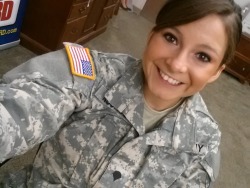smokinhotwives:  armyman88:  Nice!  If they made her a recruiter enlistments would skyrocket!