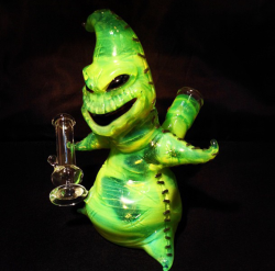 baroness-of-bud:  functionalglassartofhorror:  The Nightmare Before Christmas Oogie Boogie rig by Ghost  Holy fucking shit