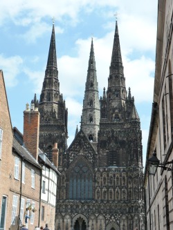 vwcampervan-aldridge:  Lichfield cathedral, the only medieval three spired cathedral in England, Lichfield,Staffordshire, England. All Original Photography by http://vwcampervan-aldridge.tumblr.com