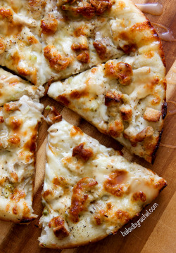 delicious-food-porn:  Thanksgiving Leftover Turkey Pizza 