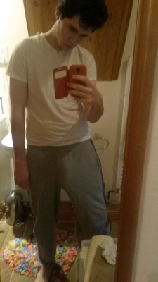 gaysexinchurch:  joining the grey sweatpant dick bulge trend 