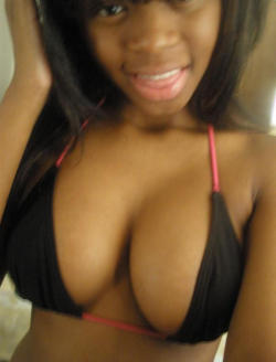 homemadeebonybabes:  Ebony teen has big cleavage â€¦