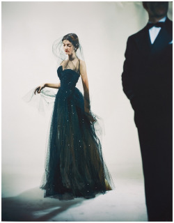  Carmen dell’Orefice Vogue, 1946 Photographed by Erwin Blumenfeld 