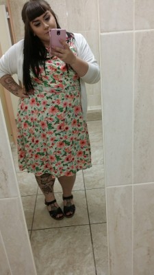 chubbyprincessjessie:When work ain’t busy, I use the toilets as my selfie room 