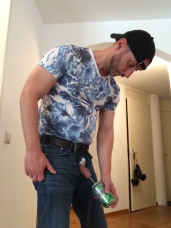 beuker71:  Real Dutch: Delfts blue shirt, Heineken and a tough Dutch dude recycling beer.  So damn hot!!!