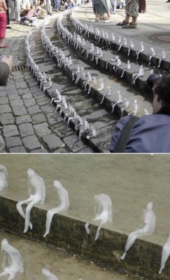 awesome Art installation with hundreds of little frozen men, left out to melt in the heat of the sun Nele Azevedo&rsquo;s Ice Sculptures of Melting Men (2005)