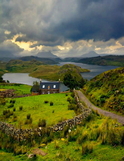 lady-ems-revenge:  coiour-my-world: The Highlands, Scotland   Where I’d rather be. 