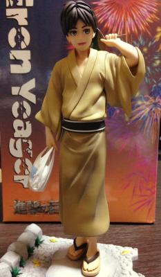 LAWSON's Eren &amp; Levi New Year/Yukata figurines put together.Click on the names for more images!