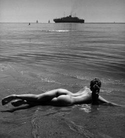 gacougnol:  André de Dienes From “Studies of Female Nude” 1950’s  All I want to do today is lay on the sand&hellip;