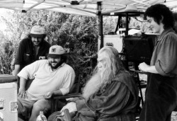 Enjoy the show (Peter Jackson, Ian McKellen and Elijah Wood watching the day’s rushes on the set of LOTR)