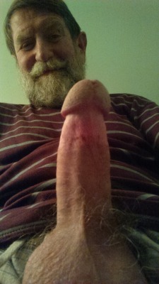 deafbear:  kneadmyballs:  … full, but ready to empty.  I love to suck your cock and swallow cum daddy. 