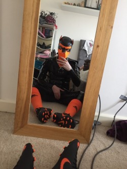 rubberbiker18:  I’m Pup Quinn, A horny young rubber pup, who only plays in full gear. So if you like strong bdsm/ gear sessions youve come to the right place!