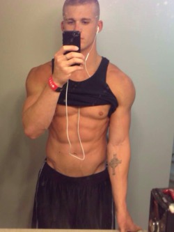 nakedguyselfiesau:  All Australian Boy’s produce the hottest 18-25yr old straight Amateur Australian Boys online with a new boy added every week.  You’ll also get exclusive bonus content just for joining through our link which means you’ll