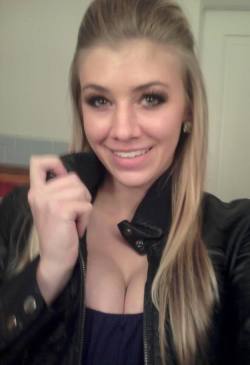 hotgirlselfie:  http://hotgirlselfie.com/hot-girl-selfie-299/ 