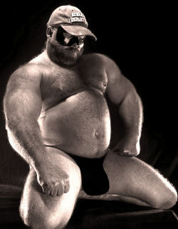 thebigbearcave:  pgrant1270:  Well fed bear ready to get dirty  I ♥S THIS PIC, ARTISTIC AND EROTIC.  WHAT A BODY