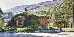 voiceofnature:  Norwegian earth sheltered hut (based on norse and sami traditions).